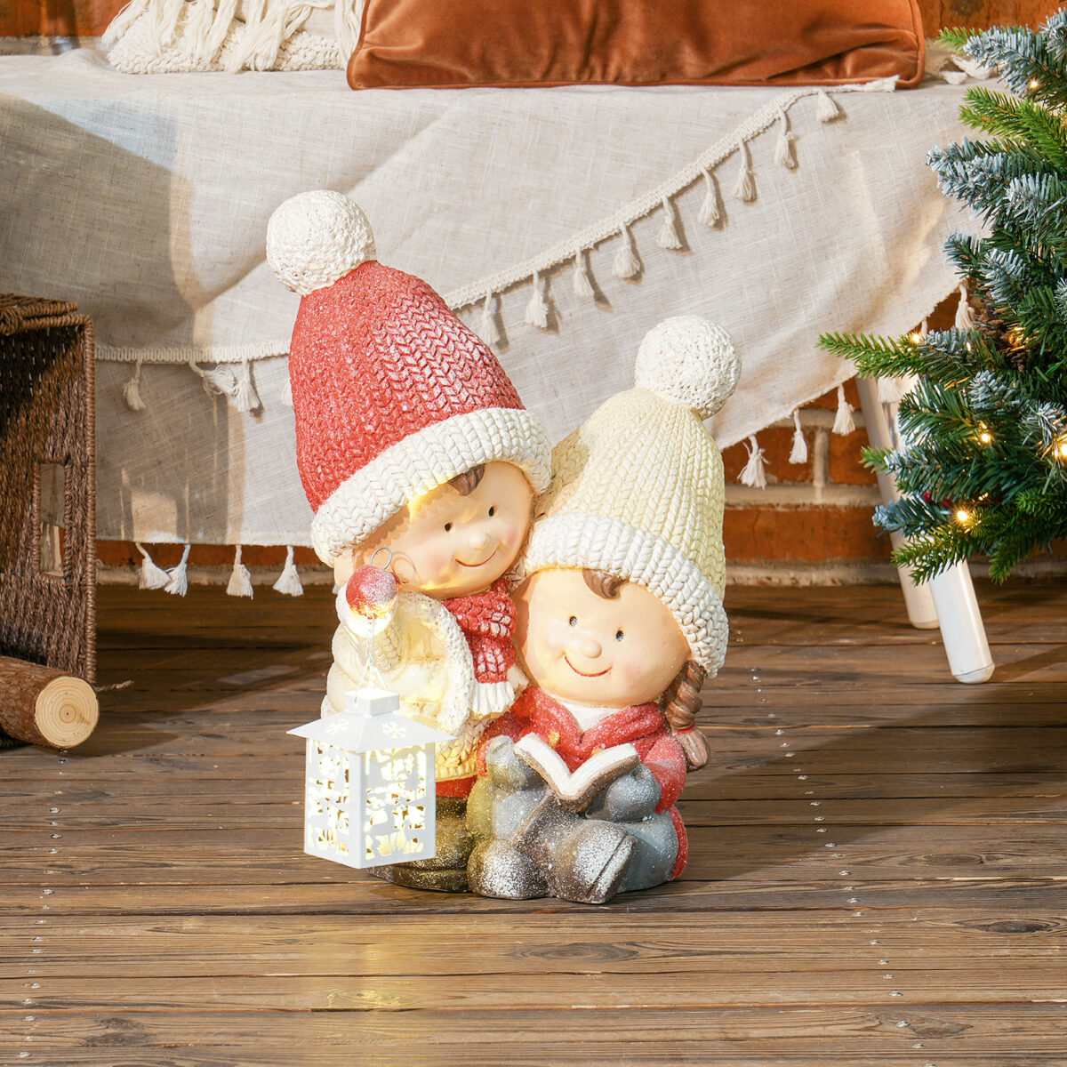 Weihnachtswichtel mit Buch und Laterne